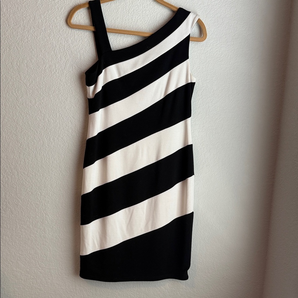 Muse Black and White One-Shoulder Dress - Size 6P, Knee Length
